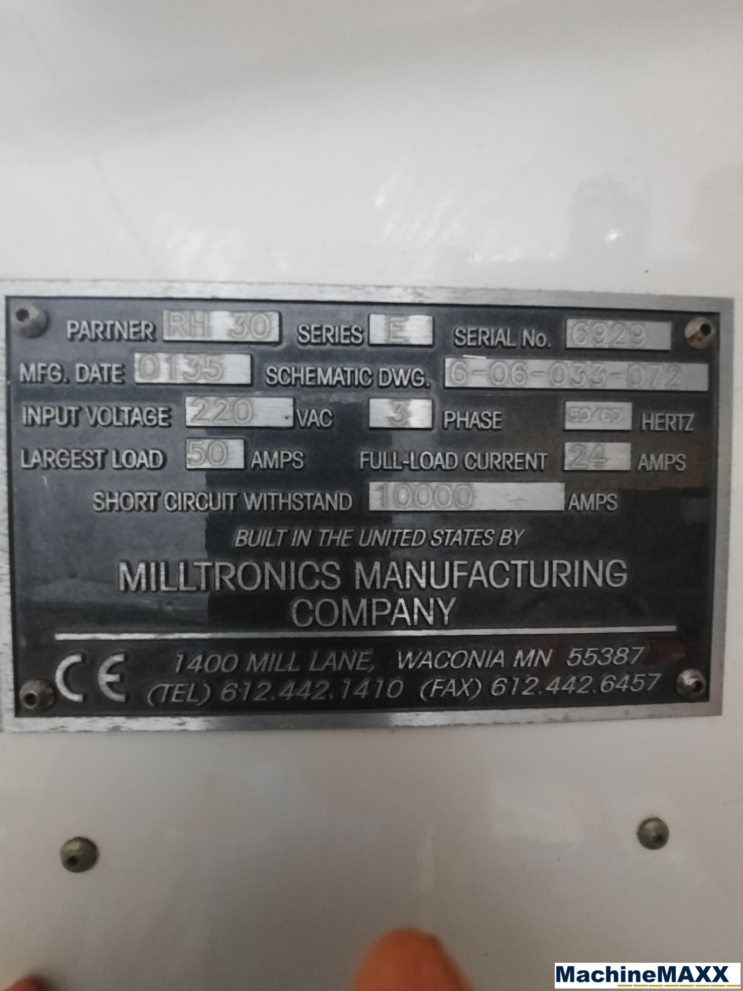 2001 MILLTRONICS RH30 Vertical Machining Centers | Machinemaxx